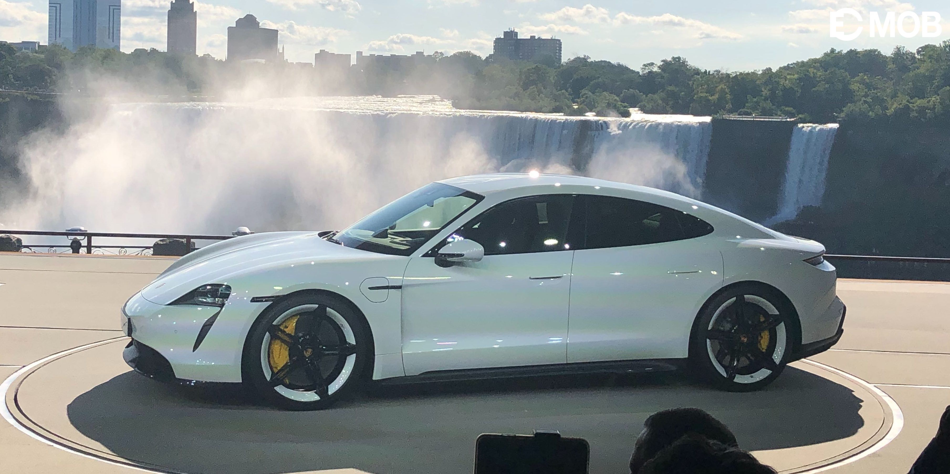 Bemutatkozott a Porsche Taycan
