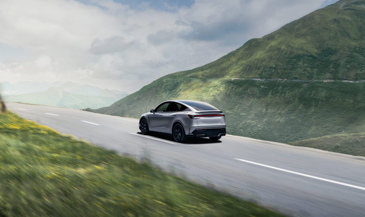 A Tesla robotaxi-flottája már az FSD v15 korai verzióján fut – és ez jó hír a HW4-es autók tulajdonosainak