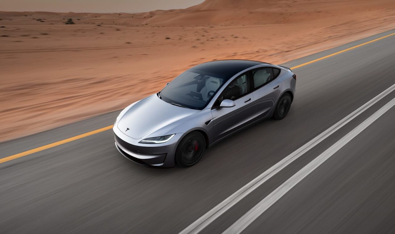 Az NHTSA elutasította Tesla ajtónyitó-vizsgálatát – de most iparági szabályozás jöhet