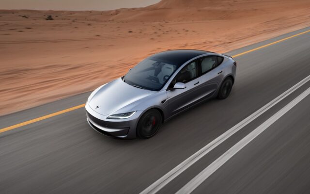 Az NHTSA elutasította Tesla ajtónyitó-vizsgálatát – de most iparági szabályozás jöhet