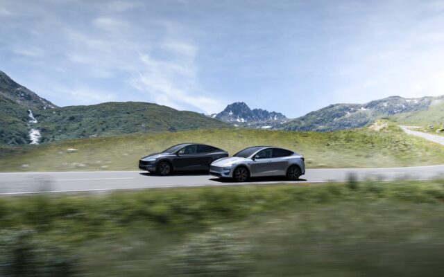 Csendesebb robotaxi-utazás: a Tesla kikapcsolta az irányjelző hangjelzést a Model Y-okban