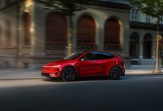 Kötelező fizikai visszahívás: a túl erős fényszórók miatt 19 900 Tesla-t kell szervizbe vinni