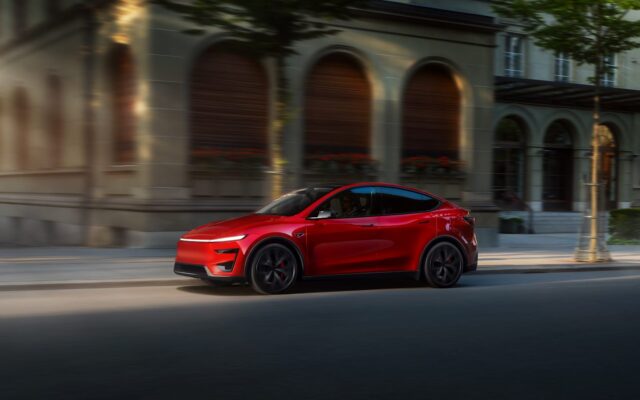 Kötelező fizikai visszahívás: a túl erős fényszórók miatt 19 900 Tesla-t kell szervizbe vinni