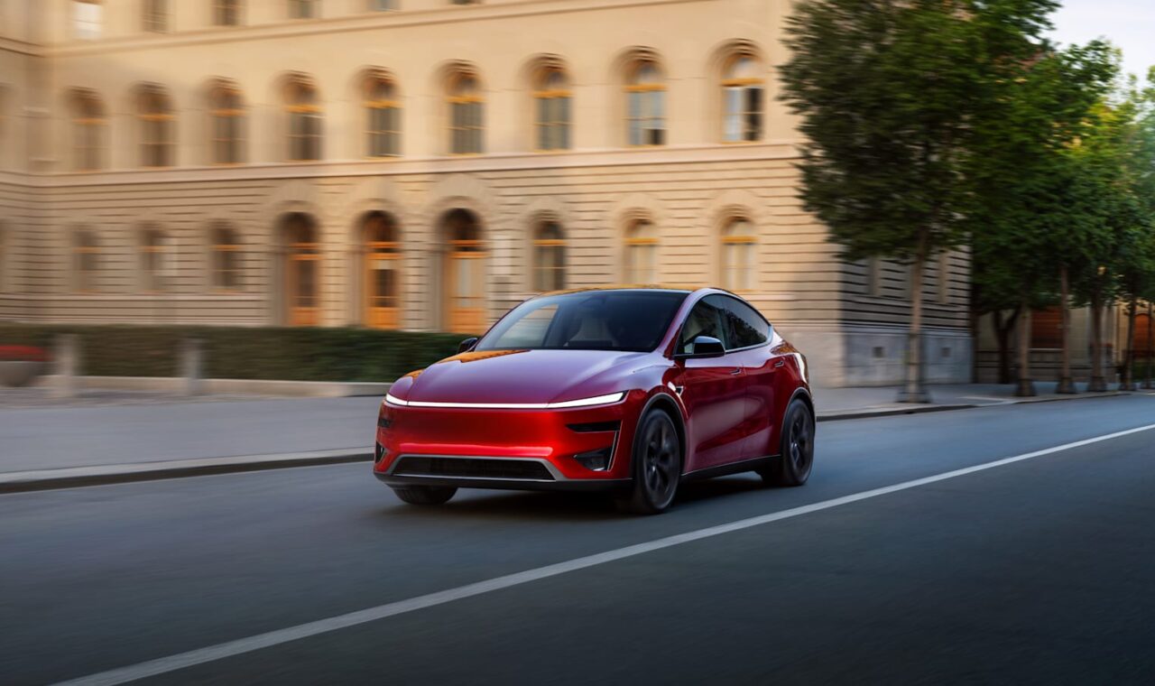 Kameramoto-rendszer a Model Y-hoz: robotaxi-alkatrészek kerültek a Tesla részegység-katalógusába