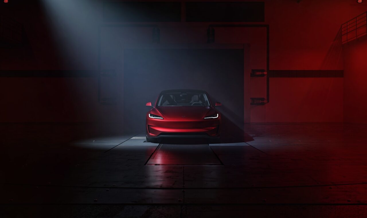 NTSB vizsgálat: a vezető gázolt be teljesen – nem az FSD vitte a falnak a Tesla Model 3-at