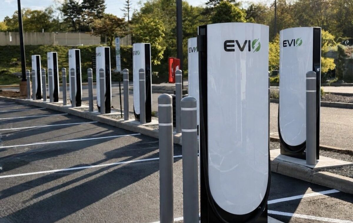 EVIO 22 Tesla Supercharger-helyszínt épít ki