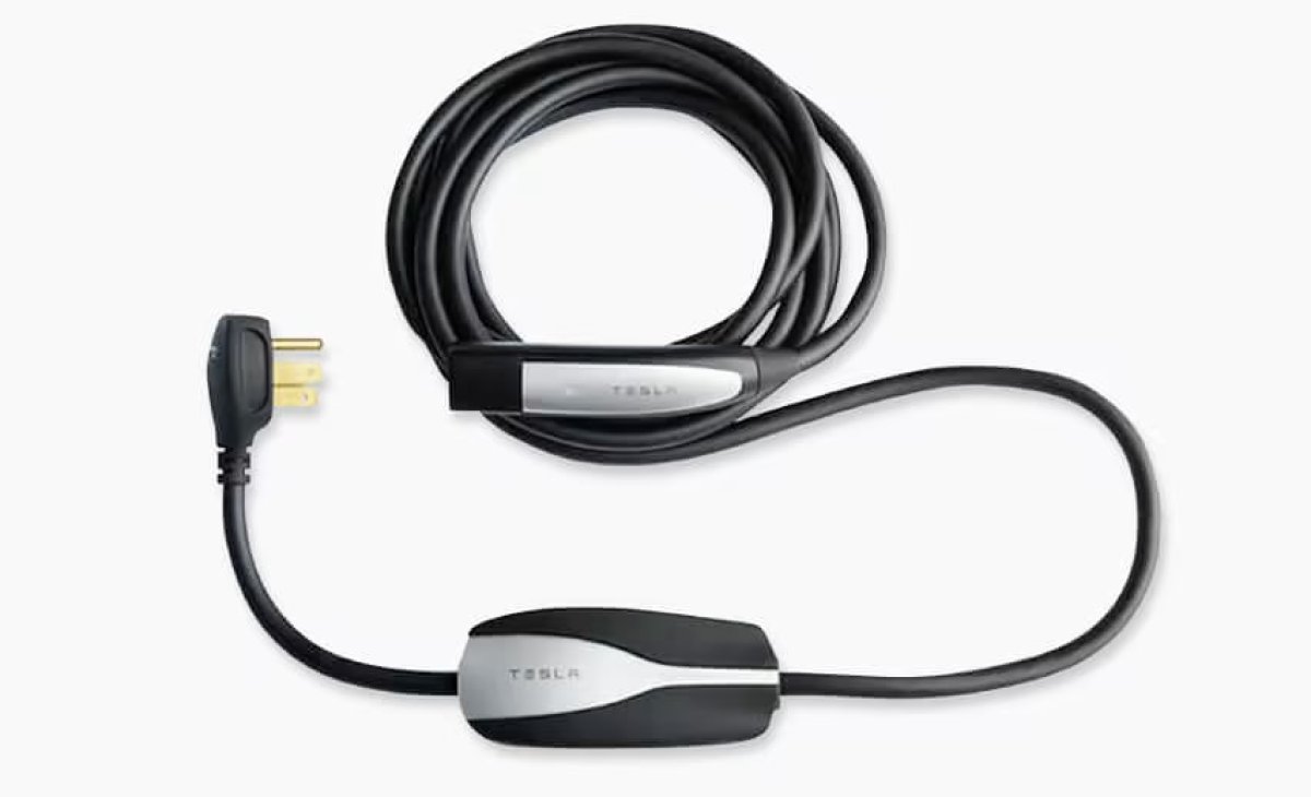 Tesla szoftverfrissítés a Mobile Connectorhoz