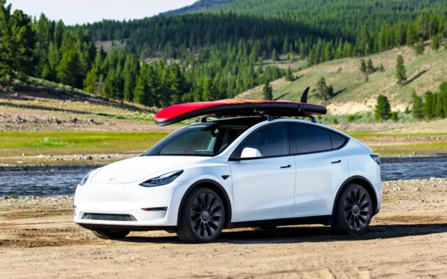 Tesla fényszóró-visszahívás: 20 349 Model 3 és Y érintett