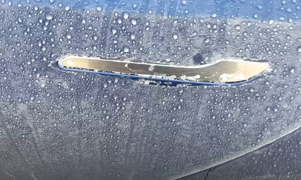 Tesla kínai visszahívás: matrica és OTA-frissítés a megoldás