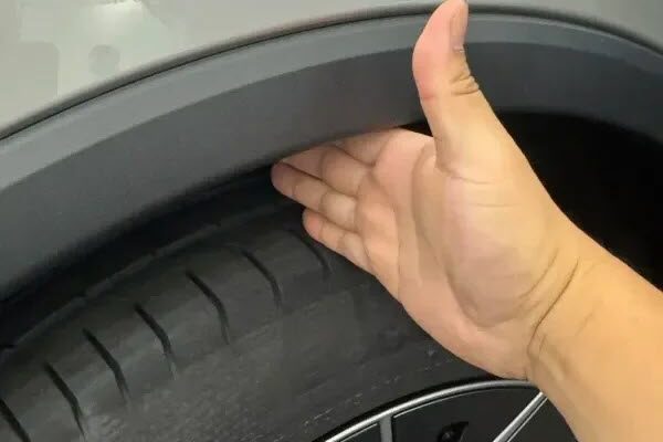 Tesla Model Y L: hátsó felfüggesztési gondok Kínában