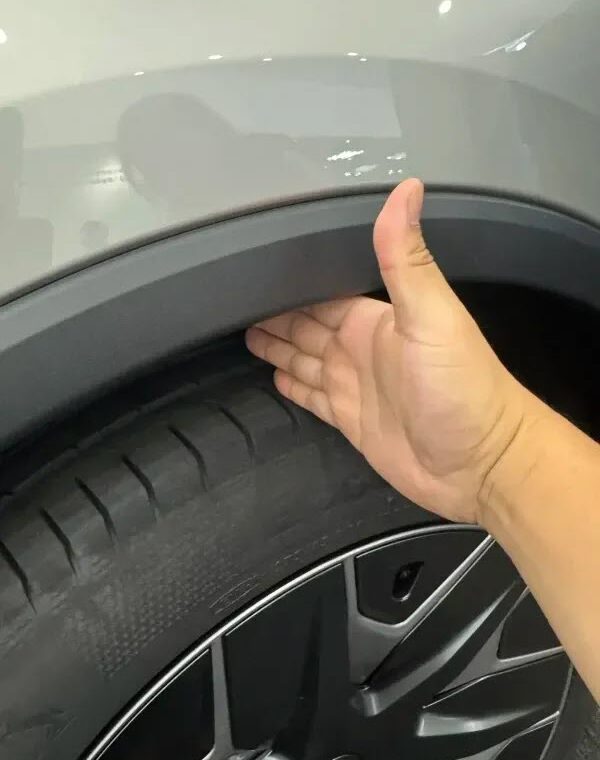 Tesla Model Y L: hátsó felfüggesztési gondok Kínában