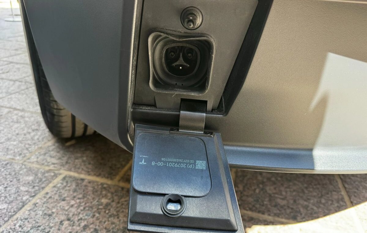 Tesla Cybercab: nincs AC-töltés, csak egyenáram