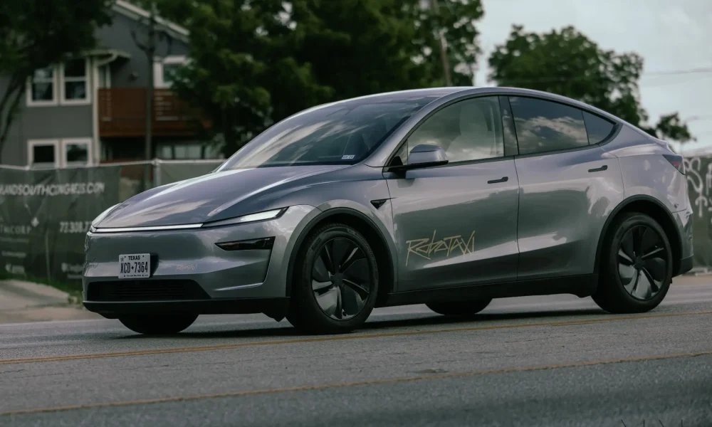 Tesla Robotaxi 24/7: éjszakai szolgáltatás jön