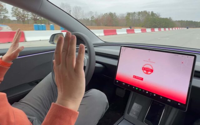 Tesla FSD: 43 videón alvó sofőrök – kongr. nyomás