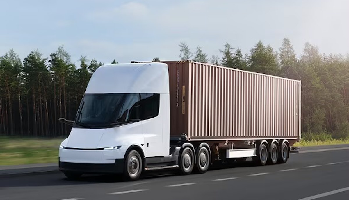 Tesla Semi Európába jön 2027-ben – és olcsóbb a töltés