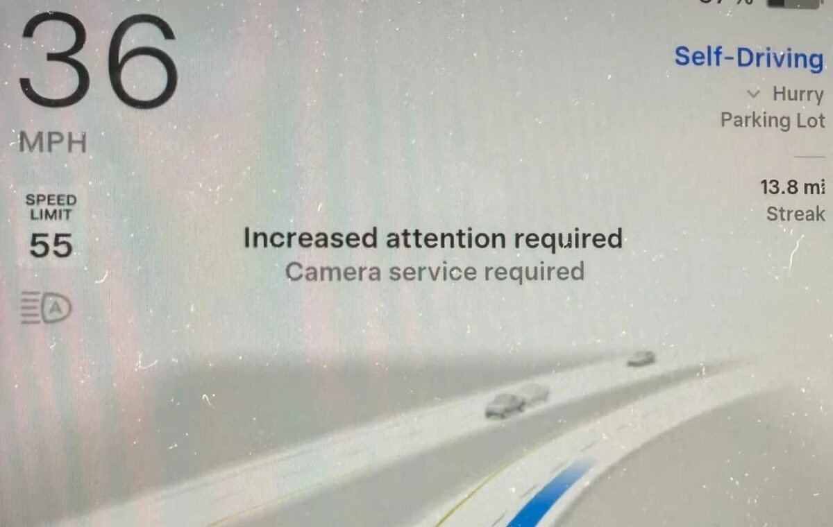 Tesla FSD v14.3.9: hamis kamerafigyelmeztetések