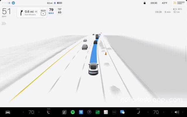 Tesla FSD: kátyúkerülés és okos navigáció jön