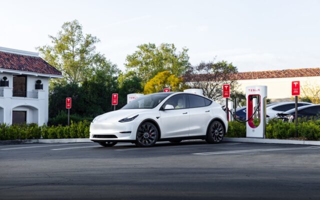 Tesla Supercharger: 85 000 töltőpont 9000 helyszínen