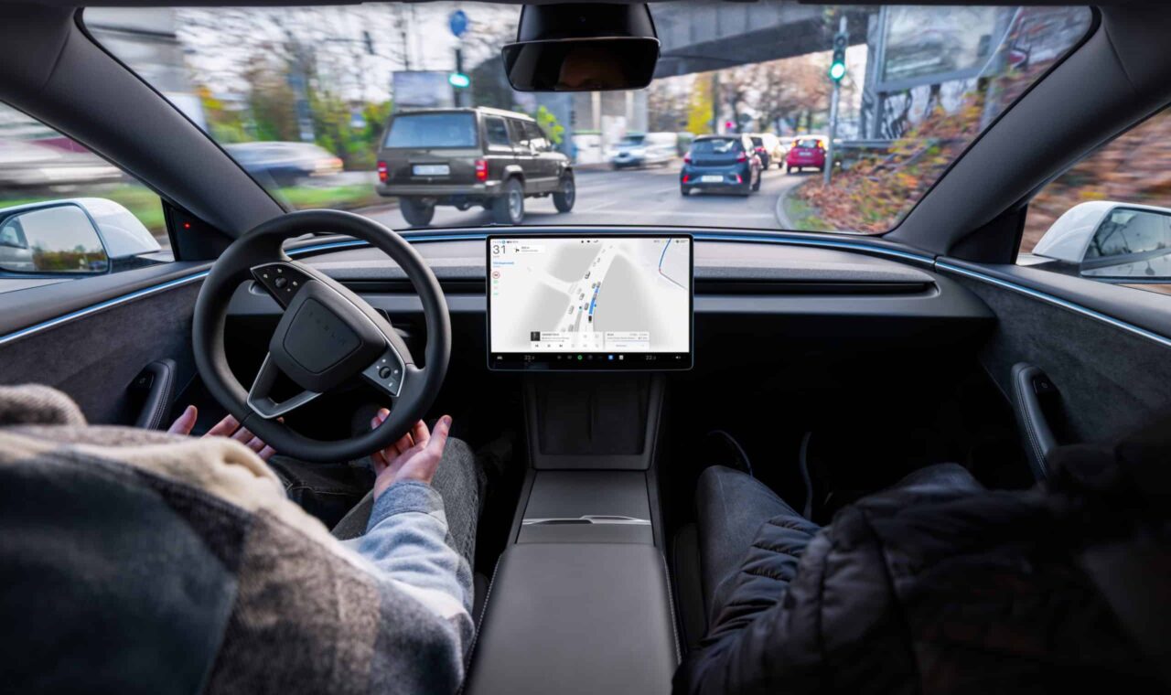 Tesla FSD: 75% fölött a vételi arány, EU-jóváhagyás jöhet